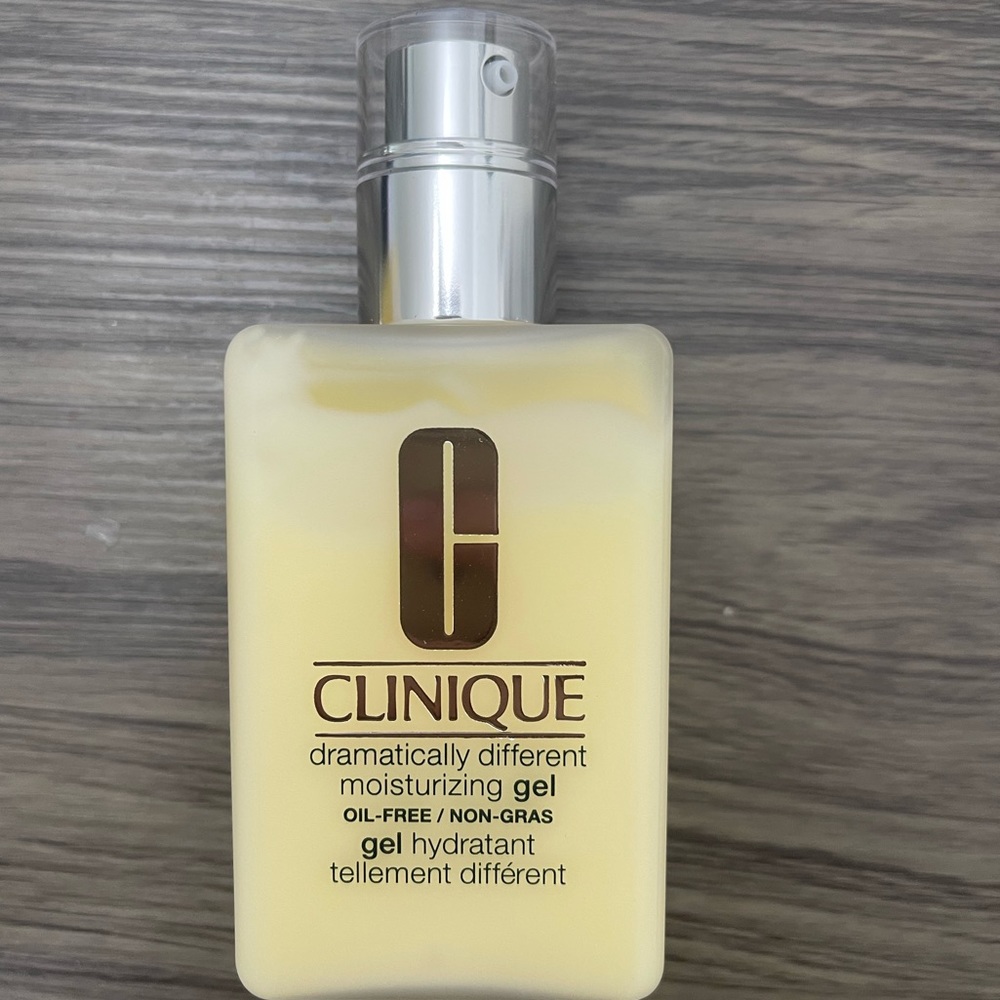 Clinique Dramatically Different Moisturizing Gel